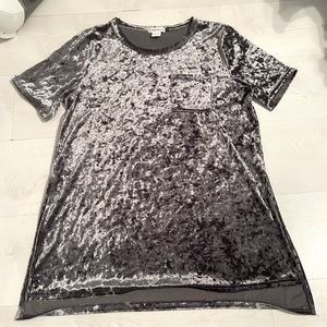 Long high/low shirt w/ pocket in shiny blue/purple